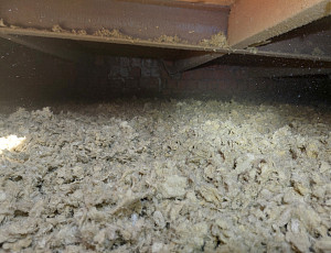 Zateplení dvouplášťové střechy pomocí foukané izolace